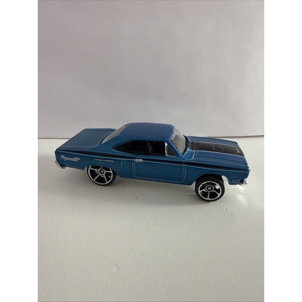 Hot Wheels diecast model of a 1970 Plymouth Road Runner B02